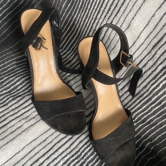 Lauren Conrad Black Suede Women's Platform Heels - Picture 2 of 5